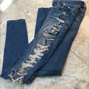 Destroyed skinny jeans American eagle